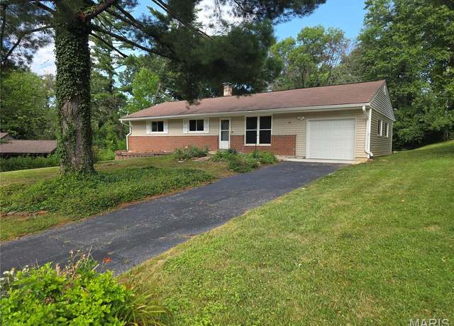 Property at 26 Branford Dr, St Louis, MO 63132, 3 beds, 2 baths