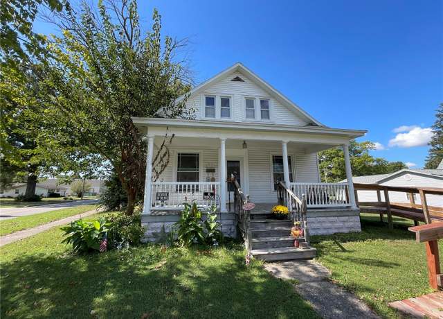 Property at 716 Cedar St, Centralia, IL 62801, 3 beds, 2 baths