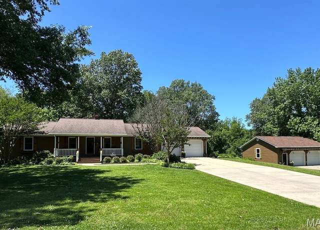 Property at 14348 Hidden Trails Cir, Dexter, MO 63841, 4 beds, 3 baths
