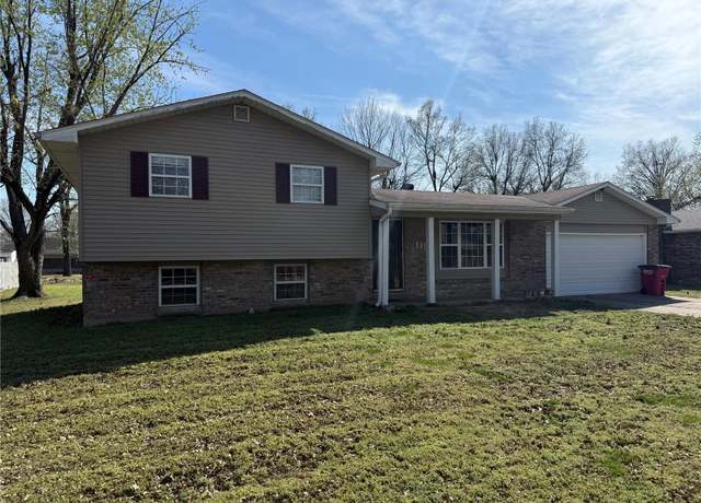 Property at 119 Foust Dr, Sikeston, MO 63801, 4 beds, 2 baths