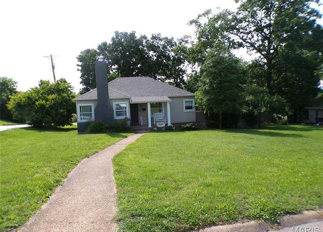 Property at 202 N Grand Ave, De Soto, MO 63020, 2 beds, 1 bath