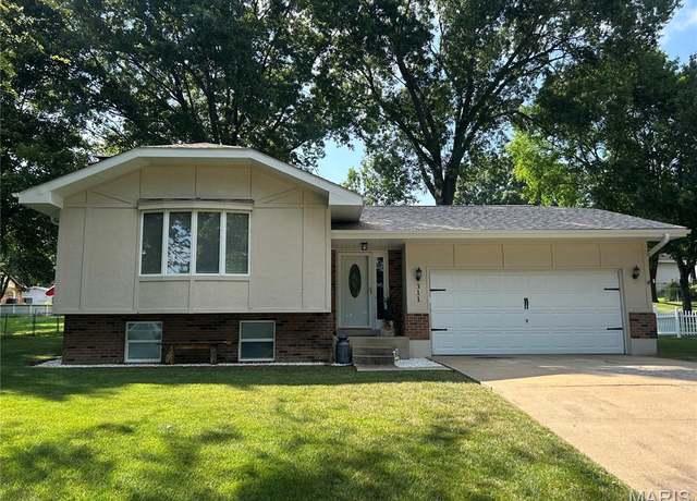 Property at 311 Meadow Dr, Washington, MO 63090, 4 beds, 2 baths