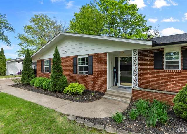 Property at 1823 Westridge Dr, Cape Girardeau, MO 63701, 3 beds, 3 baths
