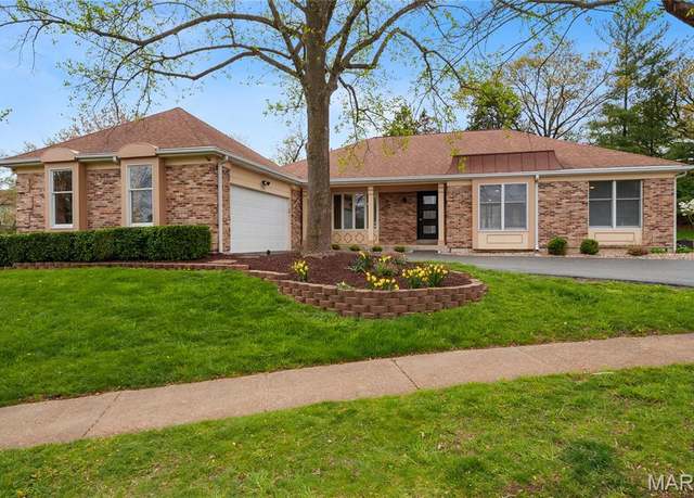 Property at 2740 Hillcroft Dr, Wildwood, MO 63005, 3 beds, 3.5 baths