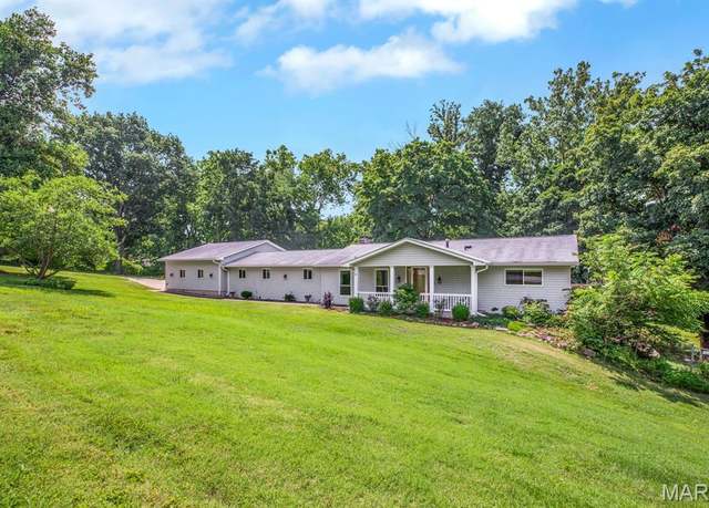Property at 6 Trailside Dr, Lake St Louis, MO 63367, 4 beds, 3.5 baths