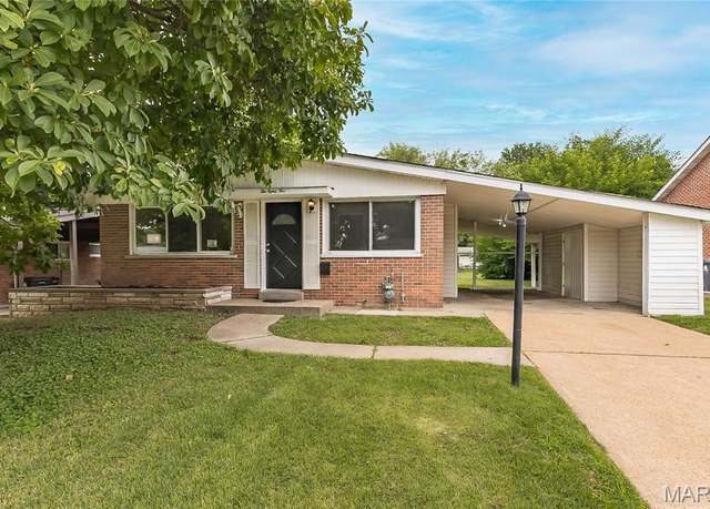 Property at 1085 Grenoble Ln, Florissant, MO 63033, 3 beds, 1.5 baths