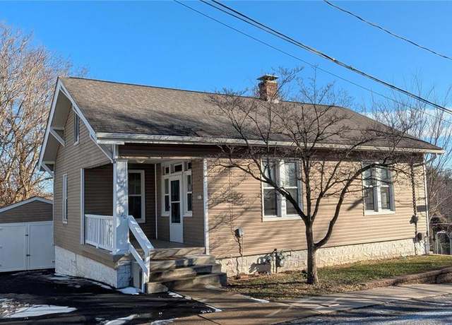 Property at 320 Leila St, Collinsville, IL 62234, 4 beds, 1.5 baths