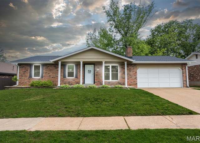 Property at 2736 Bee Tree Ln, St Louis, MO 63129, 3 beds, 2 baths