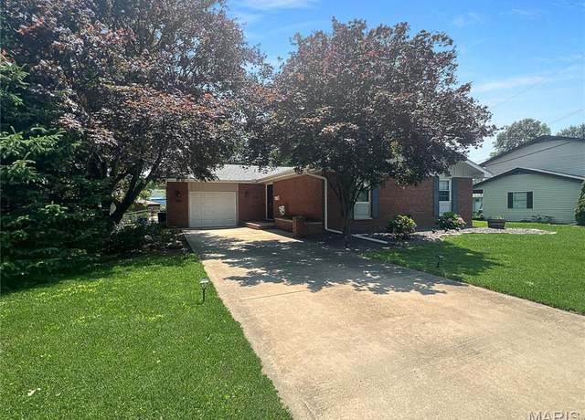 Property at 606 Harvard Dr, Edwardsville, IL 62025, 2 beds, 2 baths