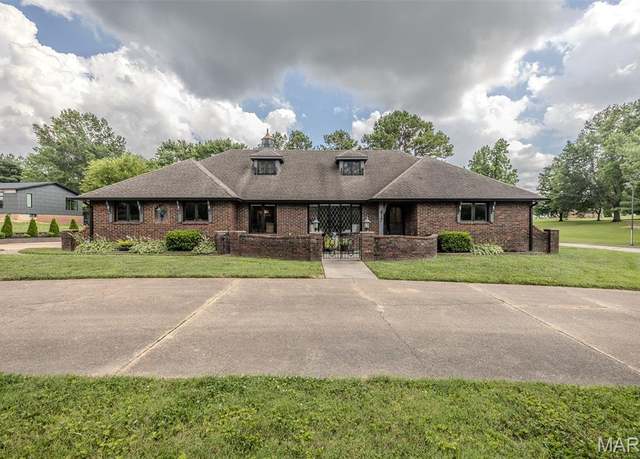 Property at 417 Sunset Dr, Lebanon, MO 65536, 4 beds, 3.5 baths