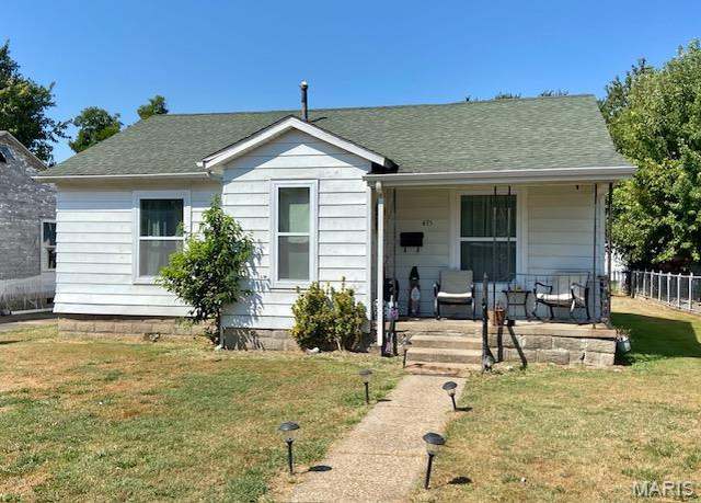 Property at 435 W Elk St, Dexter, MO 63841, 3 beds, 1.5 baths