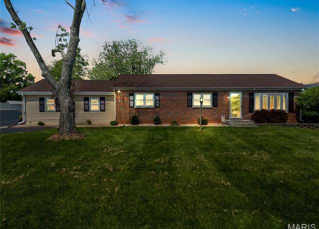 Property at 725 Lincoln Dr, Imperial, MO 63052, 4 beds, 2 baths