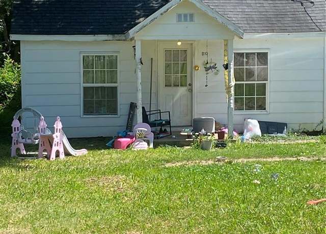 Property at 810 W Washington St, St James, MO 65559, 2 beds, 1 bath