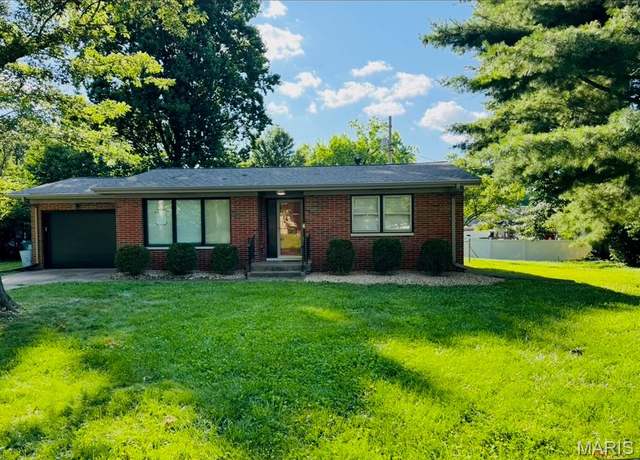 Property at 609 Grandview Ave, Edwardsville, IL 62025, 3 beds, 1.5 baths