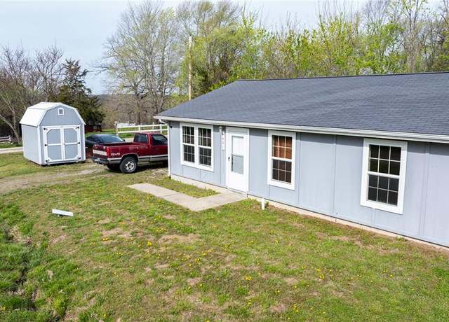 Property at 401 S Chestnut Ave, Richland, MO 65556, 3 beds, 1 bath