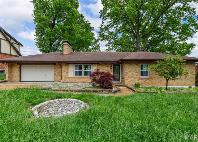 Property at 135 Tanzberger Dr, St Louis, MO 63129, 4 beds, 2 baths