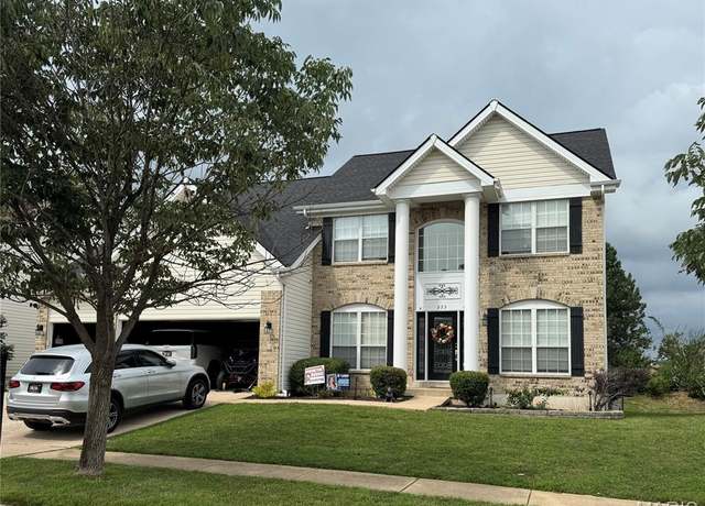 Property at 223 Fairway Green Dr, MO 63368, 4 beds, 2.5 baths