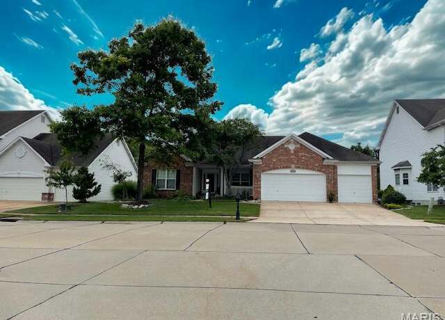 Property at 2473 Clarjon Dr, Ballwin, MO 63021, 4 beds, 3.5 baths