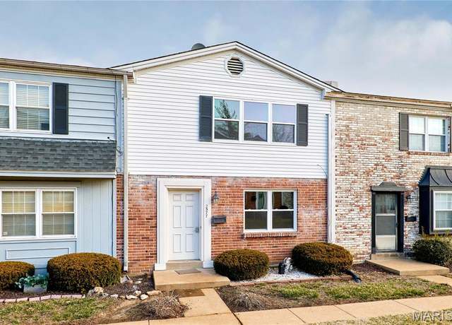 Property at 2577 Grayland Walk, St Louis, MO 63129, 3 beds, 2 baths