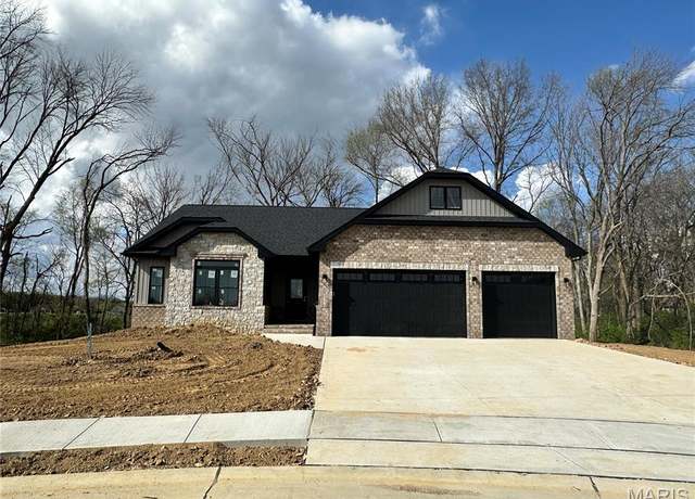 Property at 632 Glendale Dr, Troy, IL 62294, 5 beds, 3 baths
