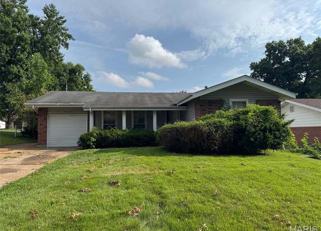 Property at 4364 Satiris Dr, Florissant, MO 63033, 3 beds, 2 baths
