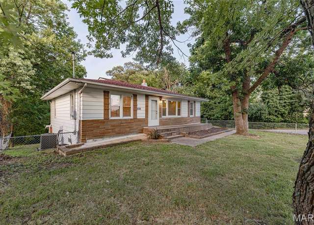 Property at 2028 Hilltop Dr, Arnold, MO 63010, 4 beds, 2 baths