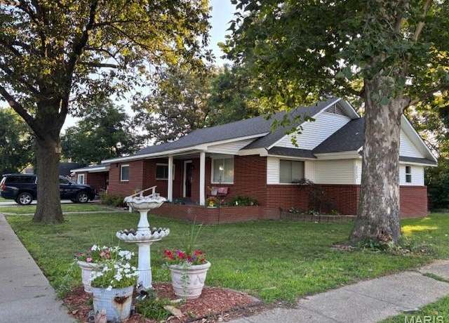 Property at 313 W Crumb Ave, Bernie, MO 63822, 5 beds, 2 baths