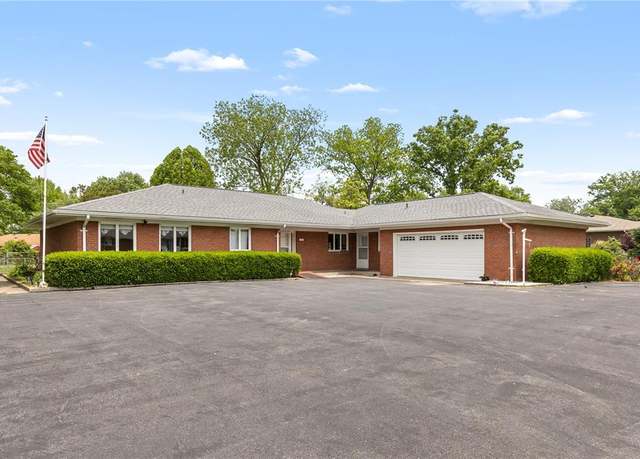 Property at 814 Pardee Rd, Godfrey, IL 62035, 2 beds, 2 baths