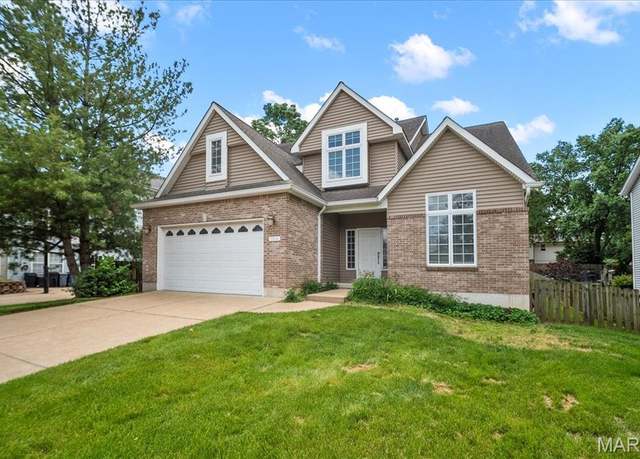 Property at 11804 Manhattan Ave, St Louis, MO 63131, 4 beds, 2.5 baths