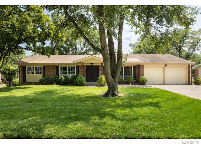 Property at 12960 Bellerive Estates Dr. Dr, Creve Coeur, MO 63141, 3 beds, 2 baths