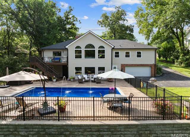 Property at 12925 Topping Estates Drive Dr, Town And Country, MO 63131, 4 beds, 3 baths