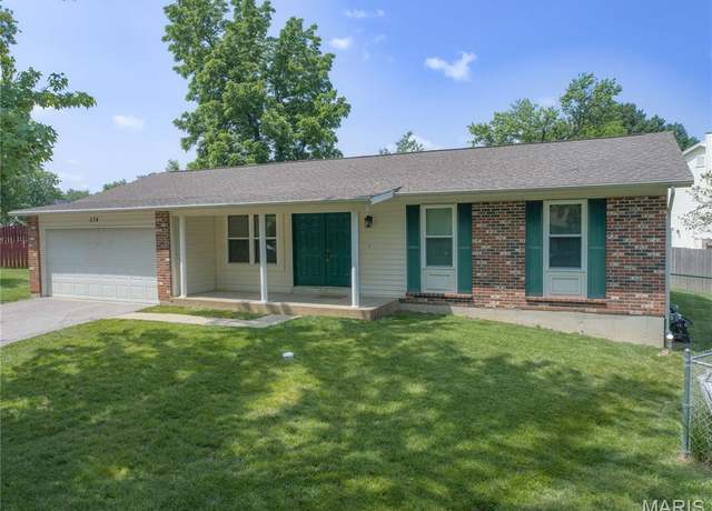 Property at 574 Larksmore Ct, Ballwin, MO 63021, 3 beds, 2.5 baths