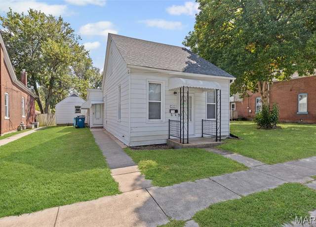 Property at 222 Brackett St, Belleville, IL 62226, 3 beds, 1 bath