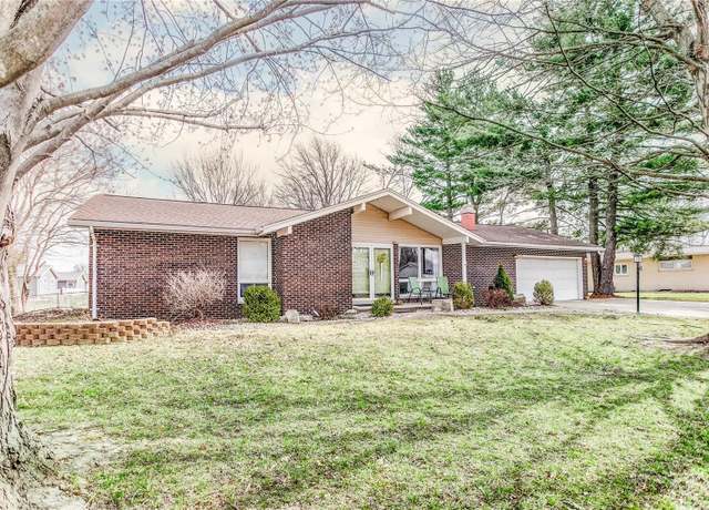 Property at 1115 Reddish Dr, Jerseyville, IL 62052, 3 beds, 2 baths