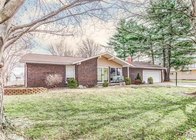 Property at 1115 Reddish Dr, Jerseyville, IL 62052, 3 beds, 2 baths