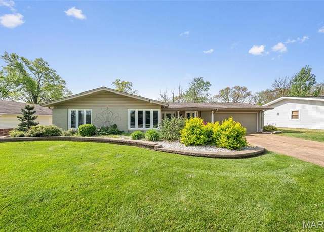 Property at 419 Breezewood Dr, Ballwin, MO 63011, 3 beds, 2 baths