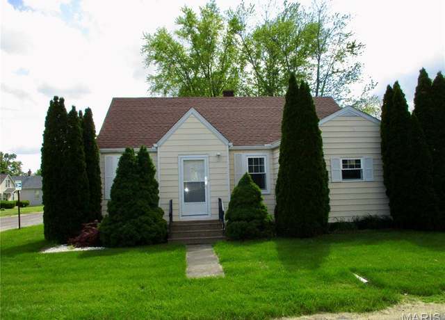 Property at 301 N Delaware Ave, Belleville, IL 62221, 2 beds, 1 bath