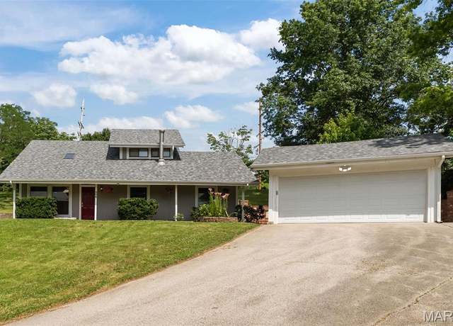Property at 404 Applestone Dr, Ballwin, MO 63021, 2 beds, 2 baths