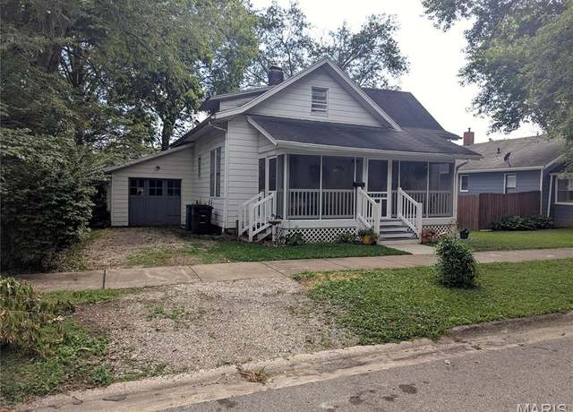 Property at 520 E South Ave, Greenville, IL 62246, 2 beds, 2 baths