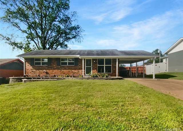 Property at 712 Aqua Ridge Dr, St Louis, MO 63129, 3 beds, 1.5 baths