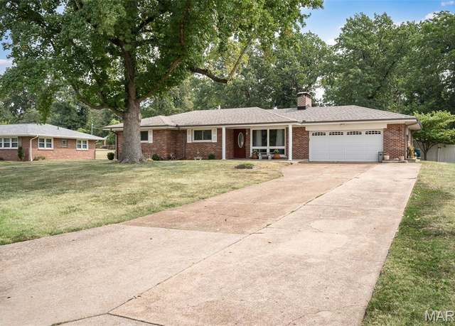 Property at 10562 Twilight Dr, St Louis, MO 63128, 4 beds, 1.5 baths