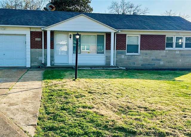 Property at 4400 Mohegan Dr, Saint Louis, MO 63123, 3 beds, 2.5 baths