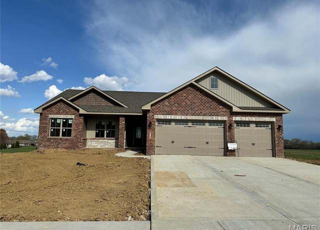 Property at 624 Glendale Dr, Troy, IL 62294, 4 beds, 3 baths
