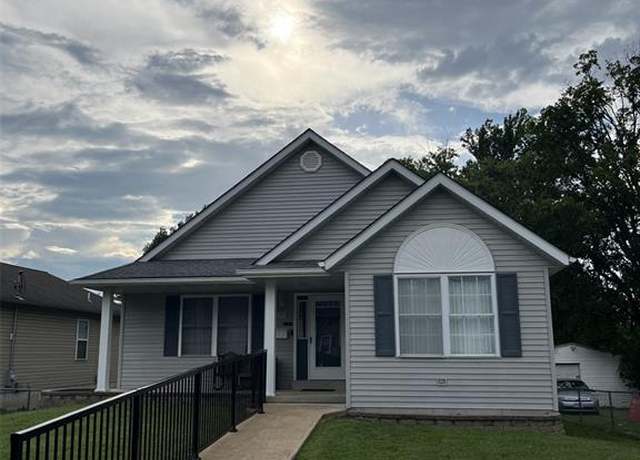 Property at 725 Woodrow Ave, Festus, MO 63028, 2 beds, 2 baths
