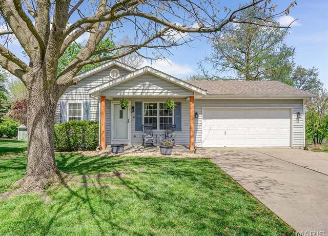 Property at 216 Briarwood Dr, Waterloo, IL 62298, 2 beds, 2 baths