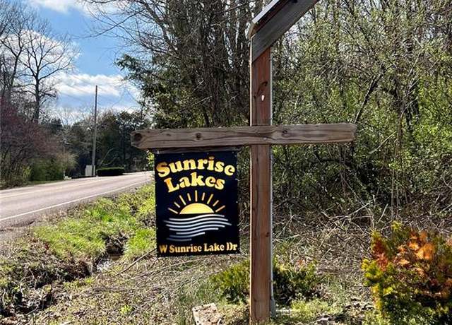 Property at 13569 E Sunrise Lake Dr, De Soto, MO 63020