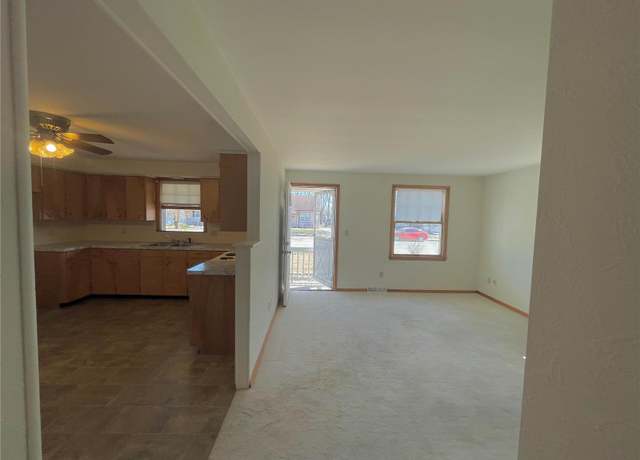 Property at 810 Bruce St, Perryville, MO 63775, 2 beds, 1 bath