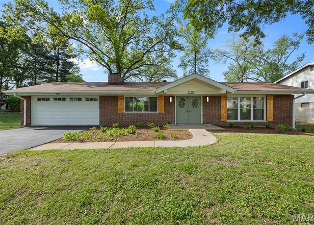 Property at 11220 Trieste Dr, St Louis, MO 63146, 3 beds, 2 baths