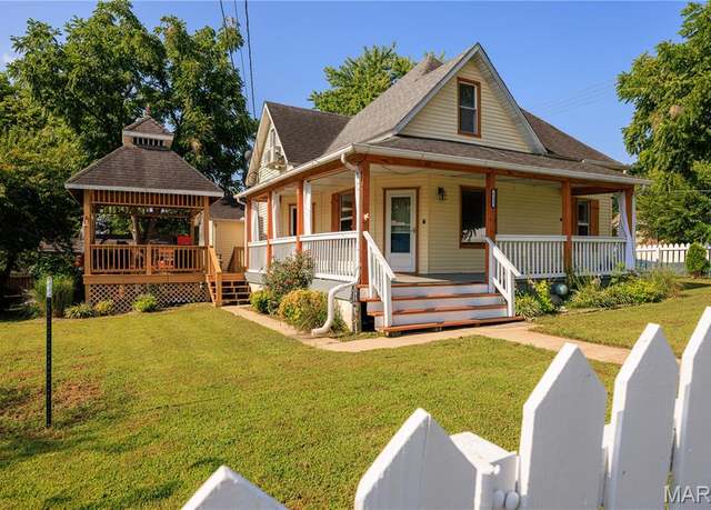 Property at 735 Dallas St, Jackson, MO 63755, 4 beds, 1.5 baths