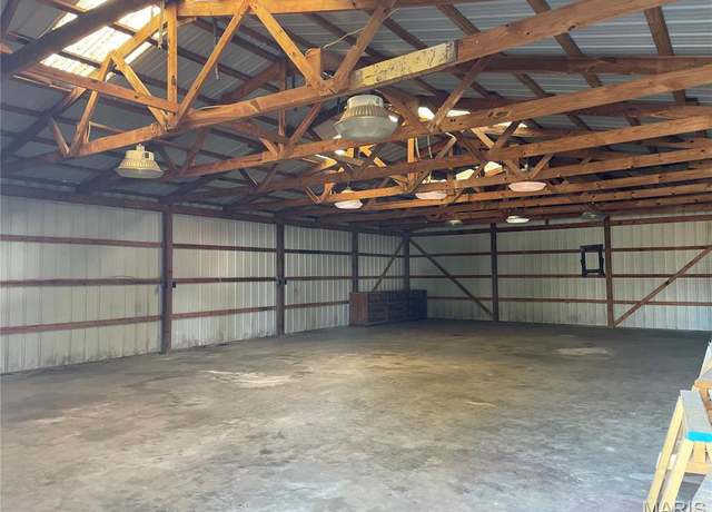 Property at 110 Lynn Dr, Sikeston, MO 63801, 3 beds, 2 baths